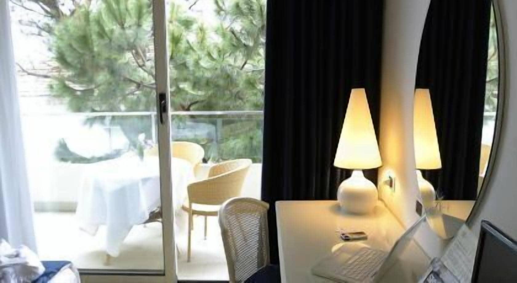 Hotel Luxor Rimini Buitenkant foto