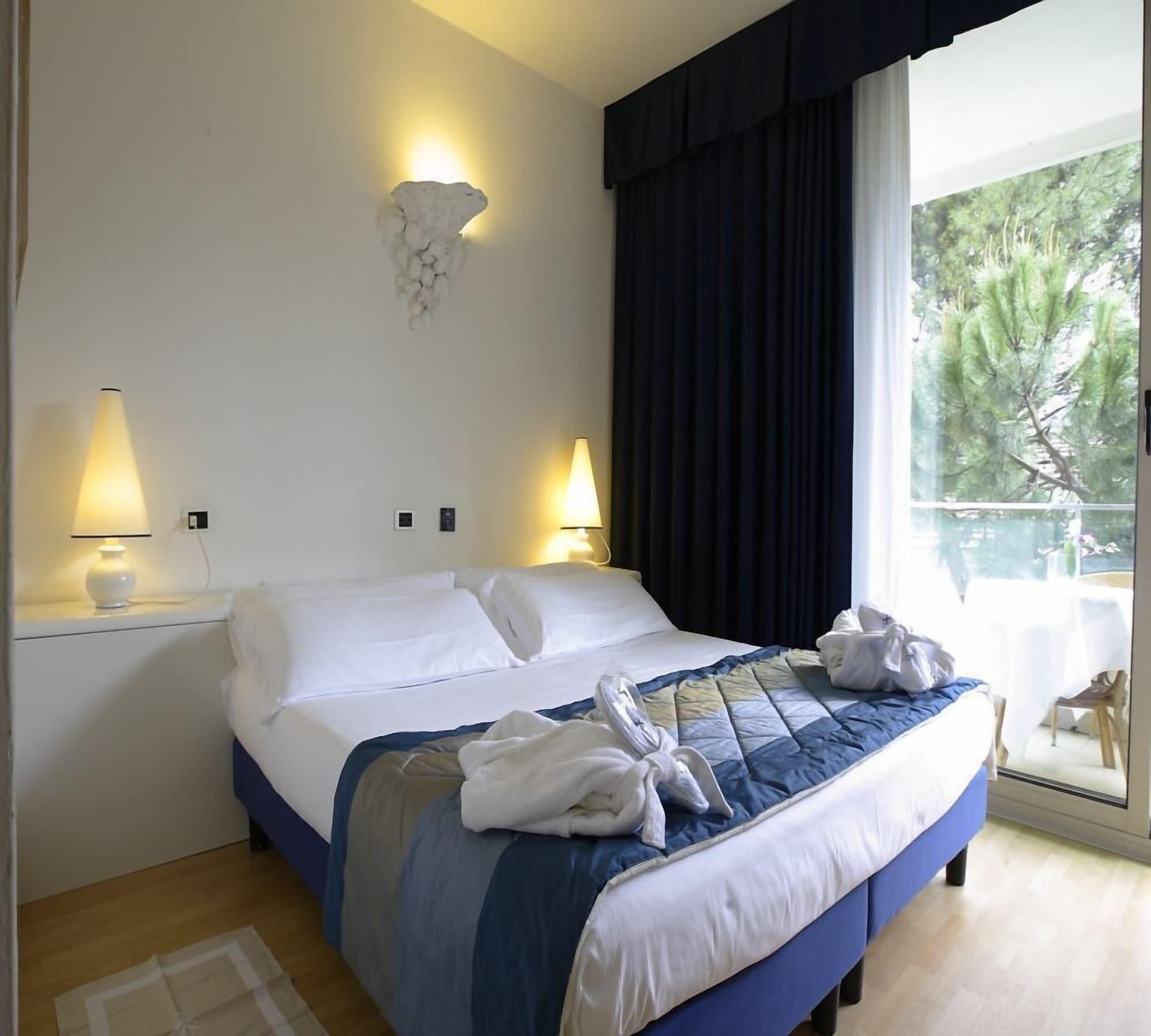 Hotel Luxor Rimini Buitenkant foto