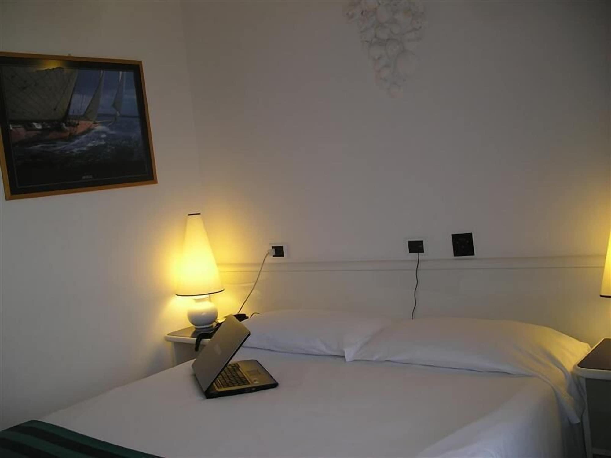 Hotel Luxor Rimini Buitenkant foto