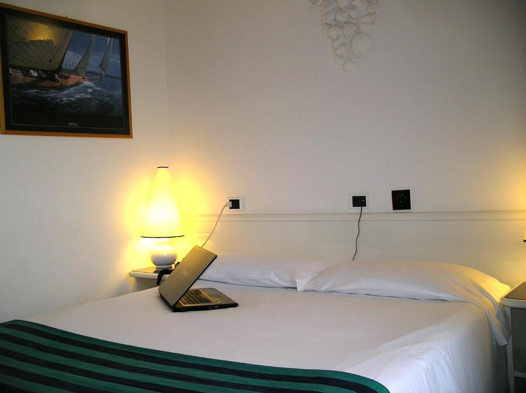 Hotel Luxor Rimini Buitenkant foto