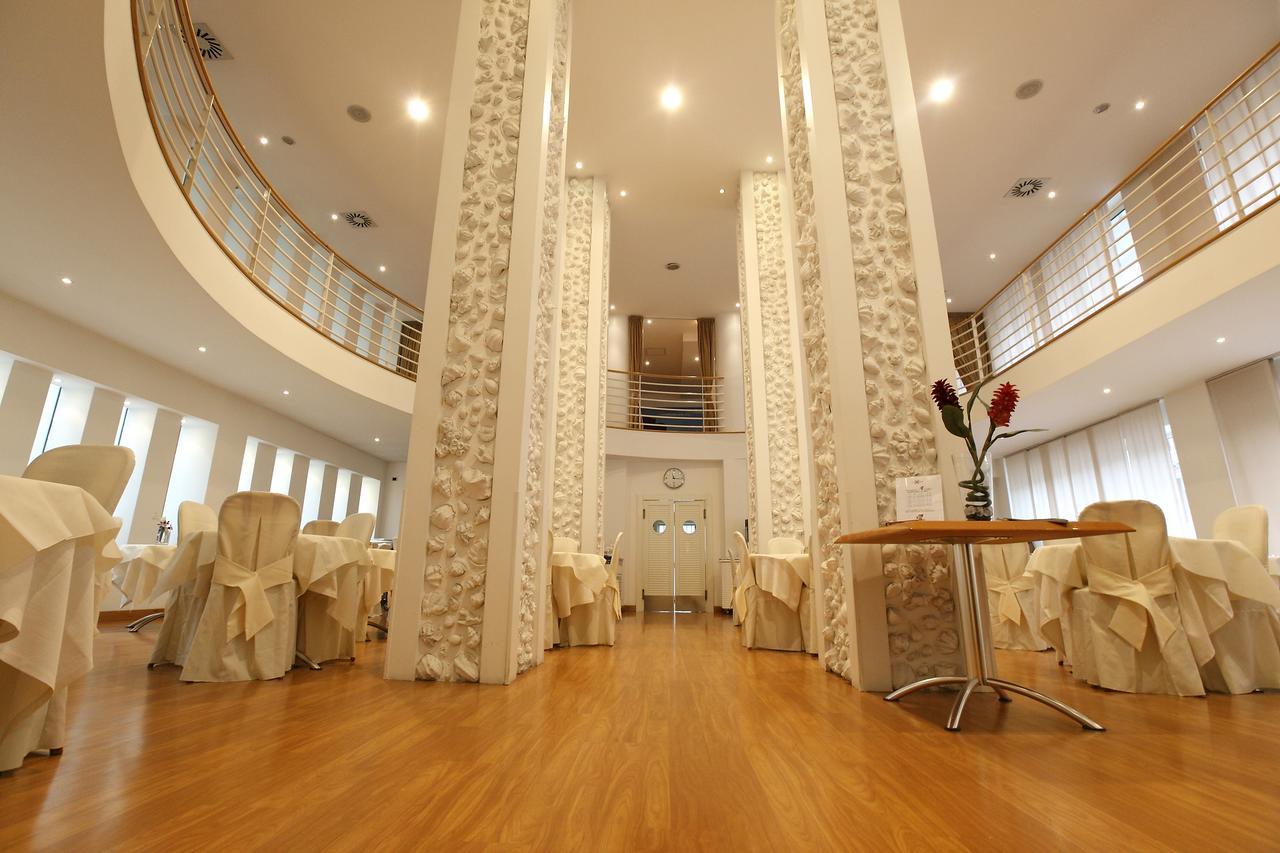 Hotel Luxor Rimini Buitenkant foto