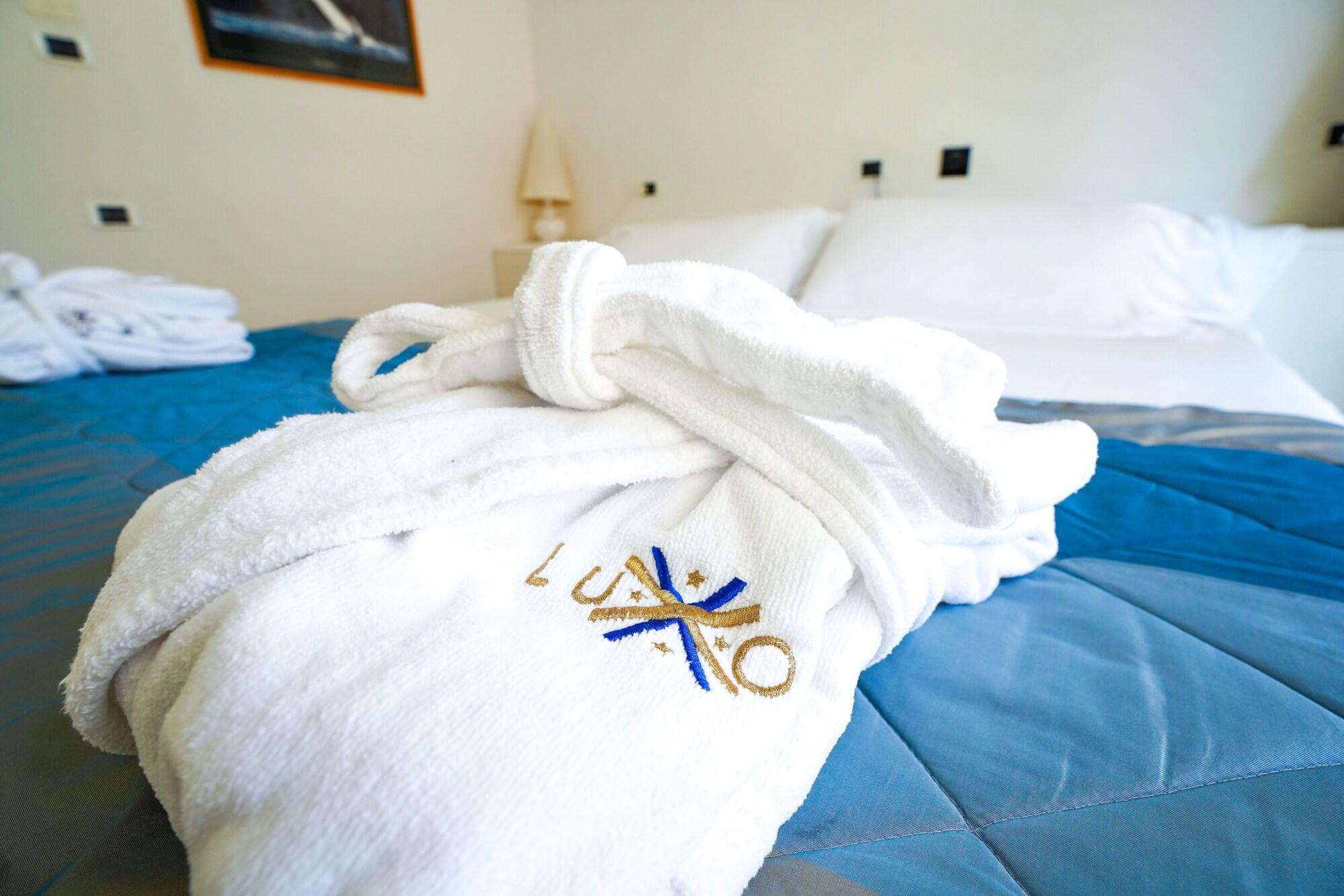 Hotel Luxor Rimini Buitenkant foto