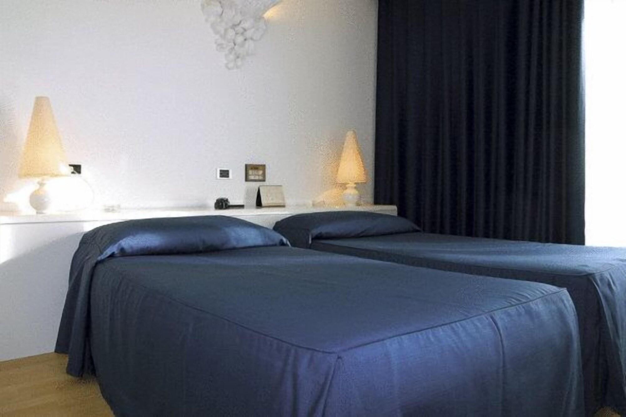 Hotel Luxor Rimini Buitenkant foto