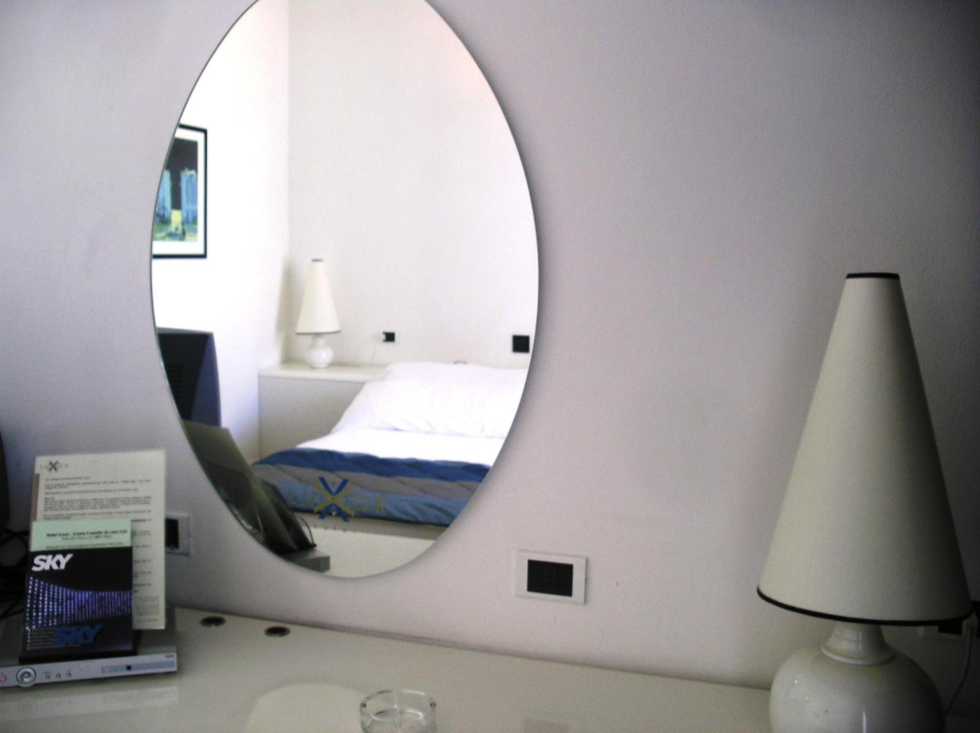 Hotel Luxor Rimini Buitenkant foto