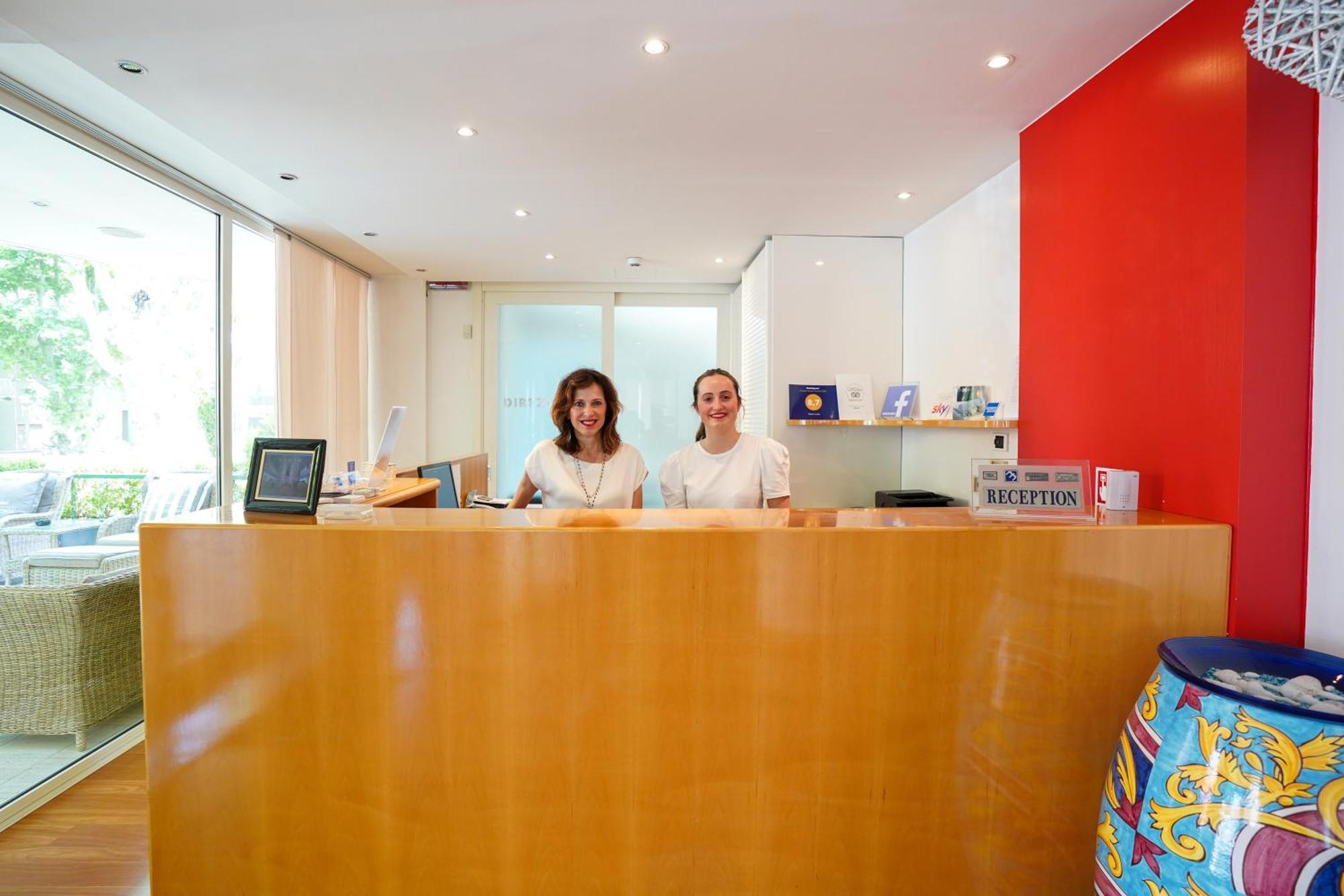 Hotel Luxor Rimini Buitenkant foto