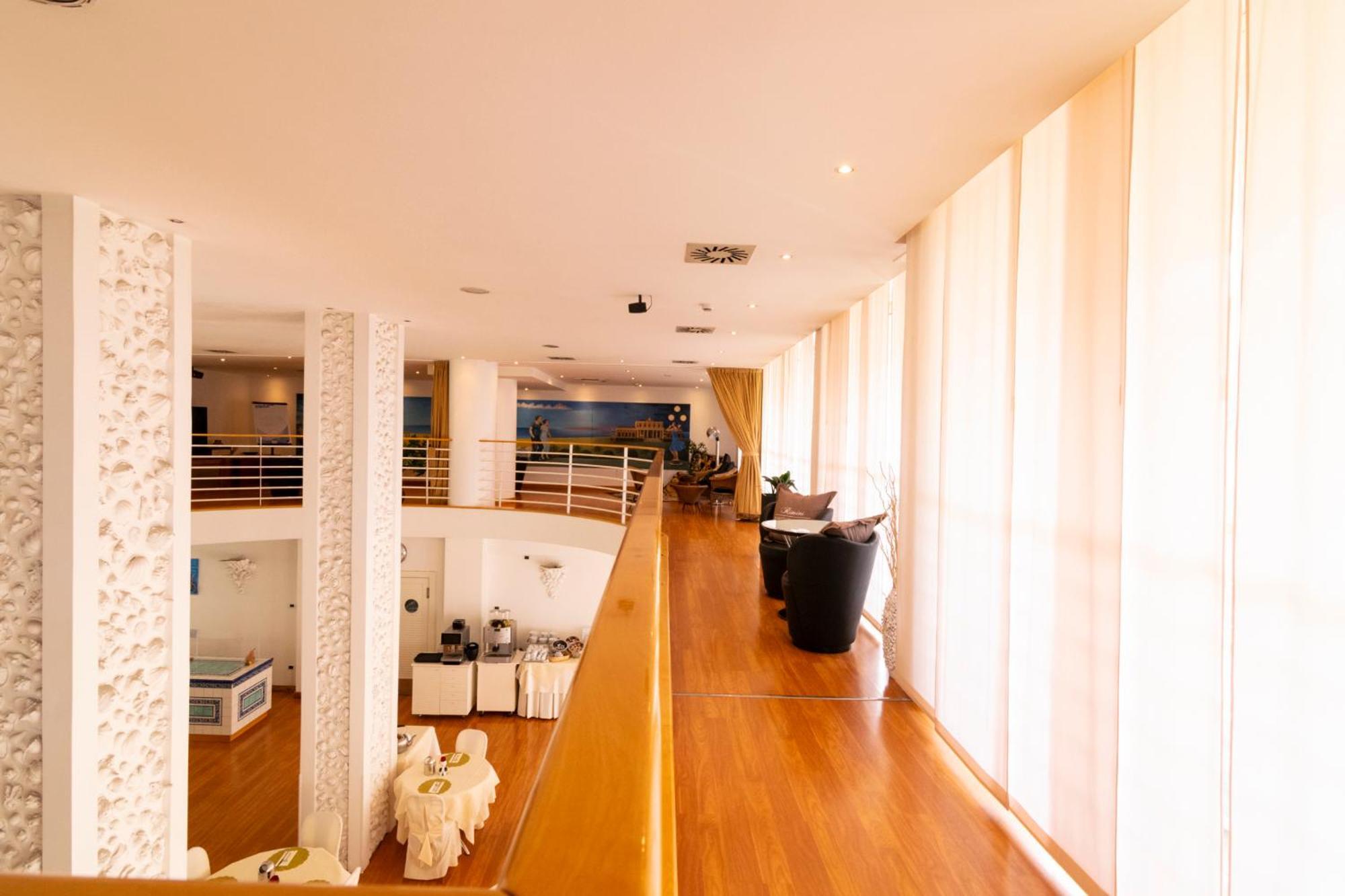Hotel Luxor Rimini Buitenkant foto