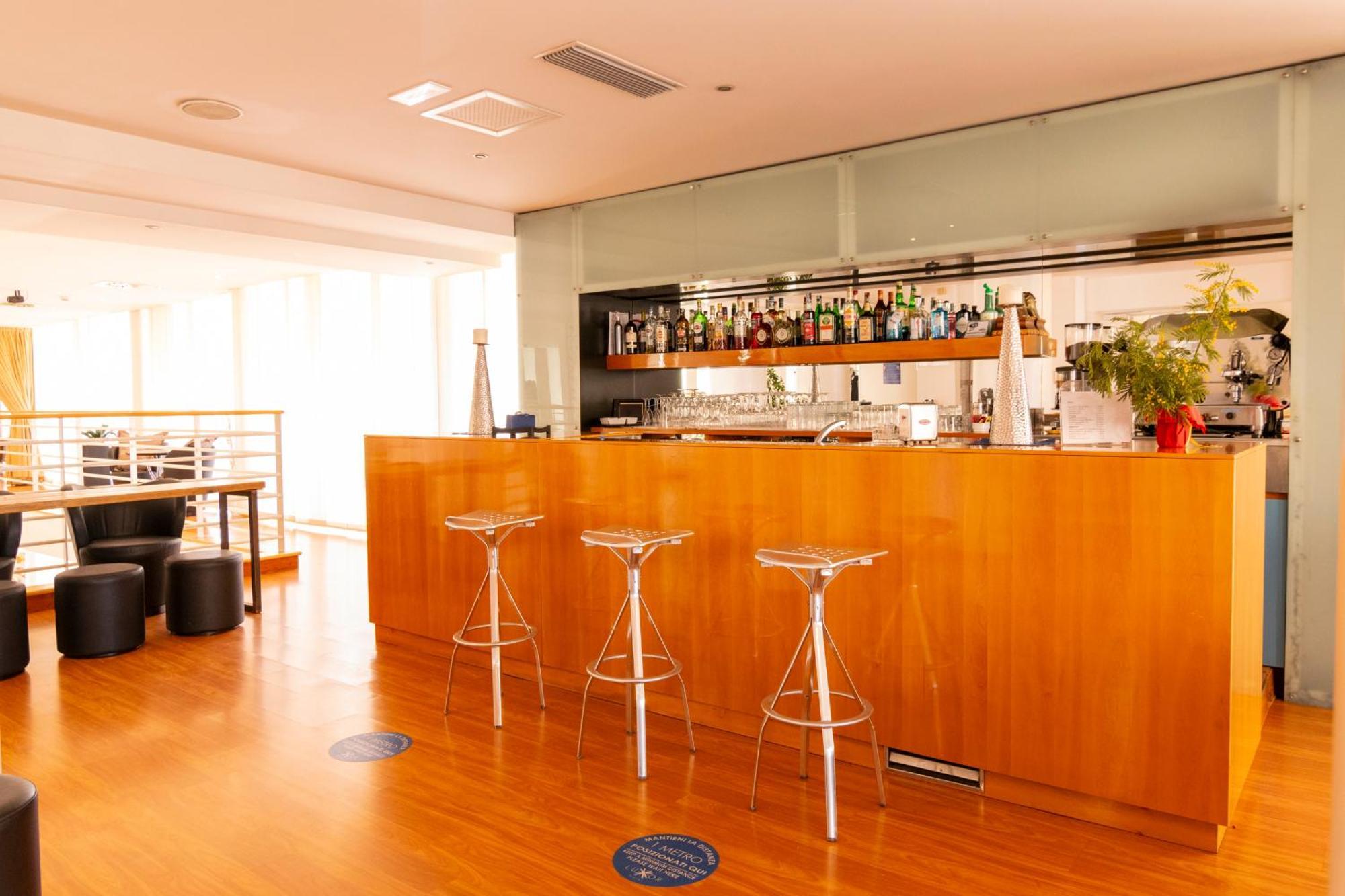 Hotel Luxor Rimini Buitenkant foto